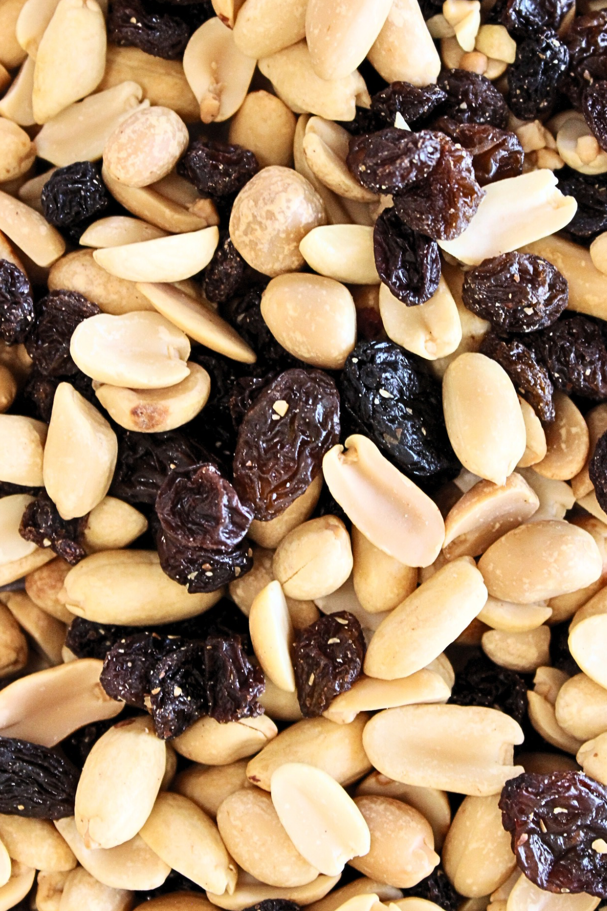Peanuts & Raisins